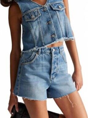 Rollas Mirage Short Stud Frayed High-Waist Light Blue Denim Shorts NWT